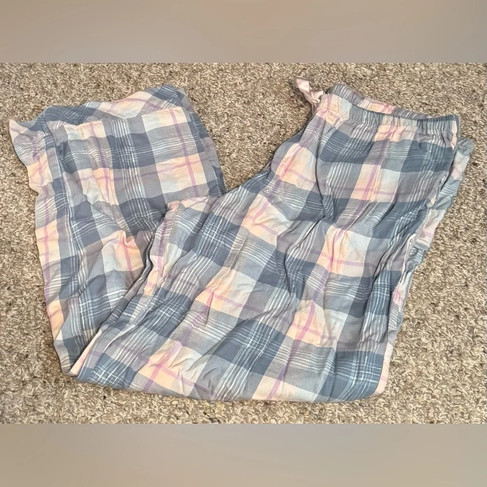 Victoria’s Secret Multi Plaid Long Sleeve and Pants PJ Set - Picture 3 of 4